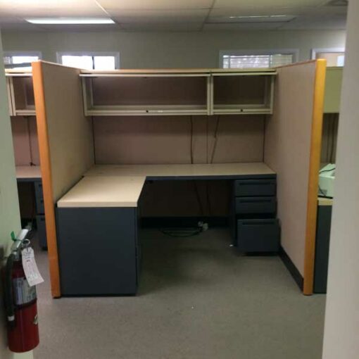 Grey & Beige Generic 5'x6' cubicle